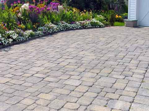 paver driveway with edging